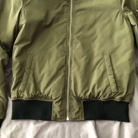 GARAGE THE MUST-HAVE BOMBER JACKET (ARMY GREEN) - Picture 7 of 10
